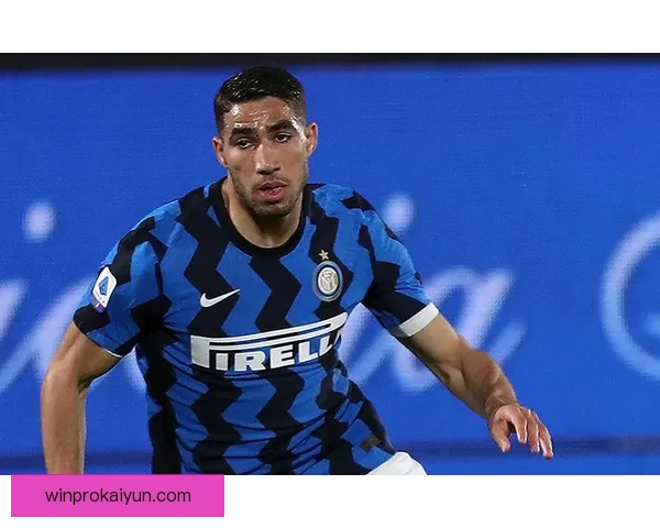 阿什拉夫表现稳健，连续被评为世界最佳右后卫，展现出色竞技状态。